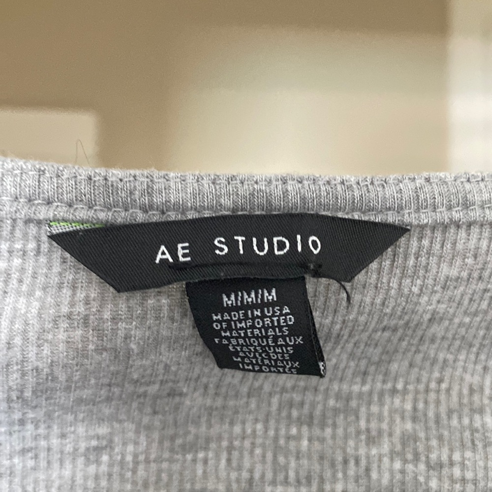 Womens AE long sleeve